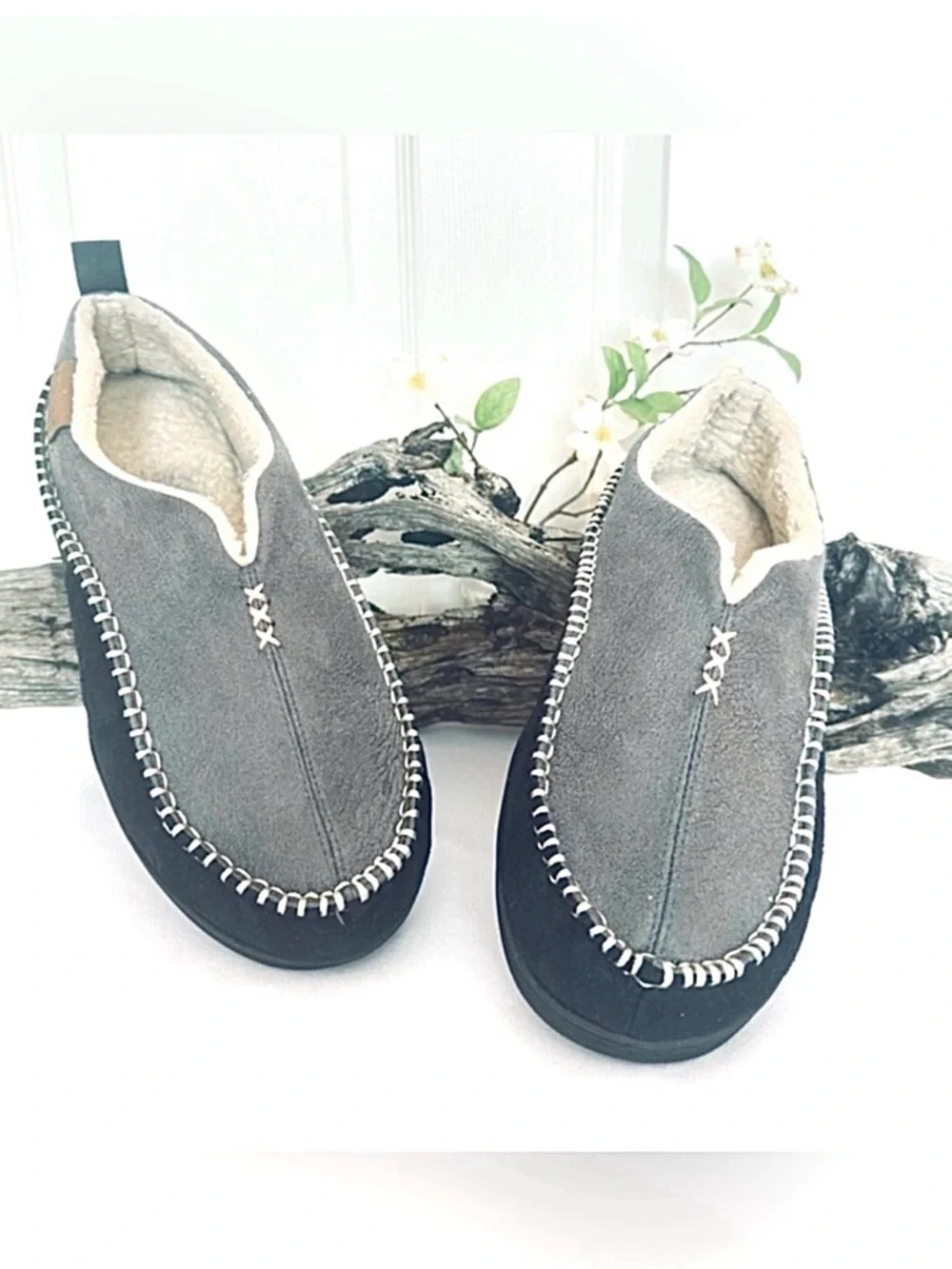 EVERFOAMS ~ Cozy Gray Sherpa-Lined Contrasting Stitching  Slip-On Men’s Slippers
